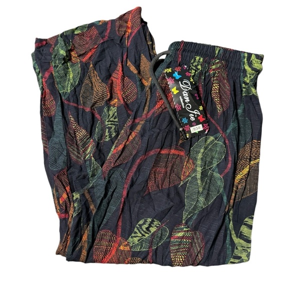 NEW Designer Wardrobe Wide Taper Crop Draper Pant Black Leaf Print Lagenlook‎ - Picture 3 of 12